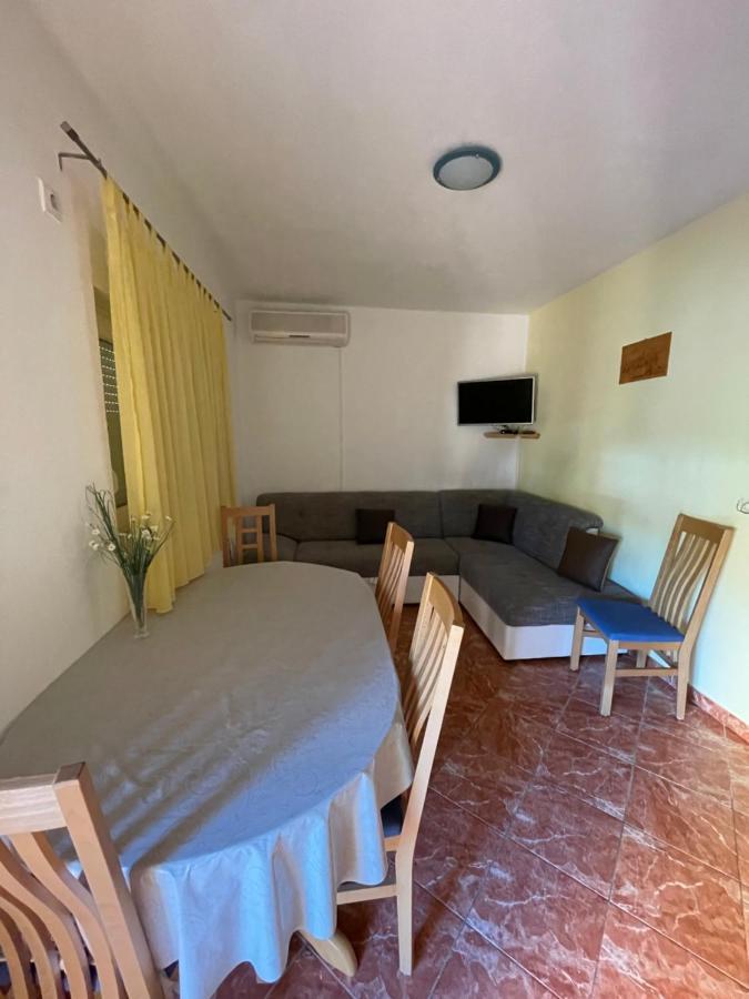 מלון מרינה Apartman Jukic מראה חיצוני תמונה