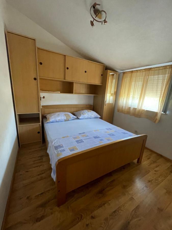 מלון מרינה Apartman Jukic מראה חיצוני תמונה