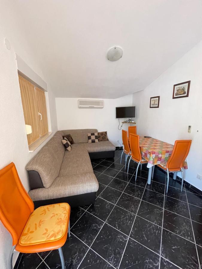 מלון מרינה Apartman Jukic מראה חיצוני תמונה
