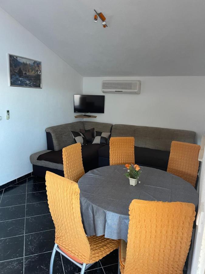 מלון מרינה Apartman Jukic מראה חיצוני תמונה